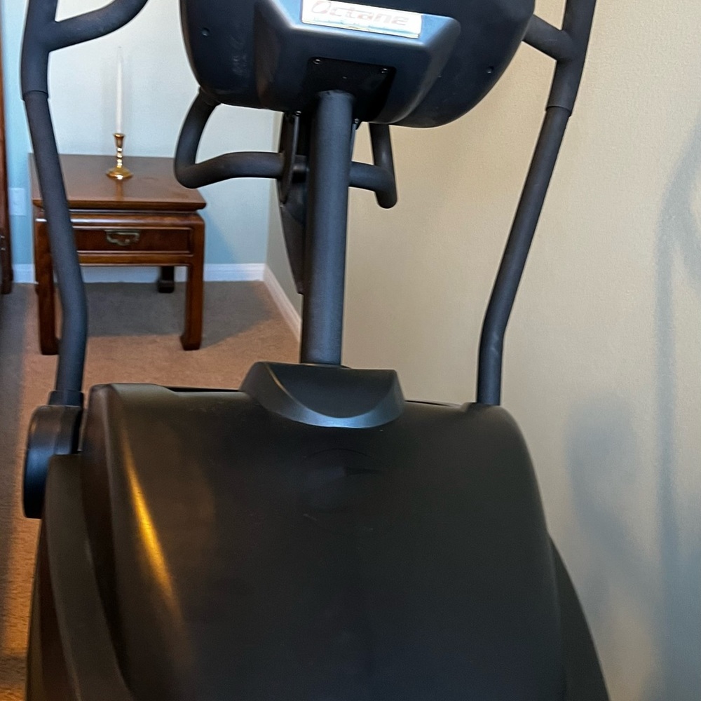 PROFESSIONAL Elliptical - Picture 4 of 5